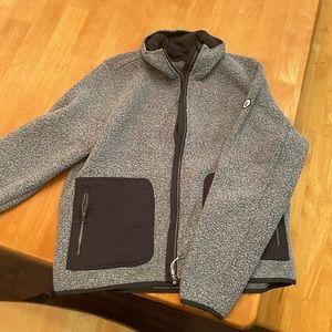 Vuori womens Alpine Sherpa Jacket in heather gray